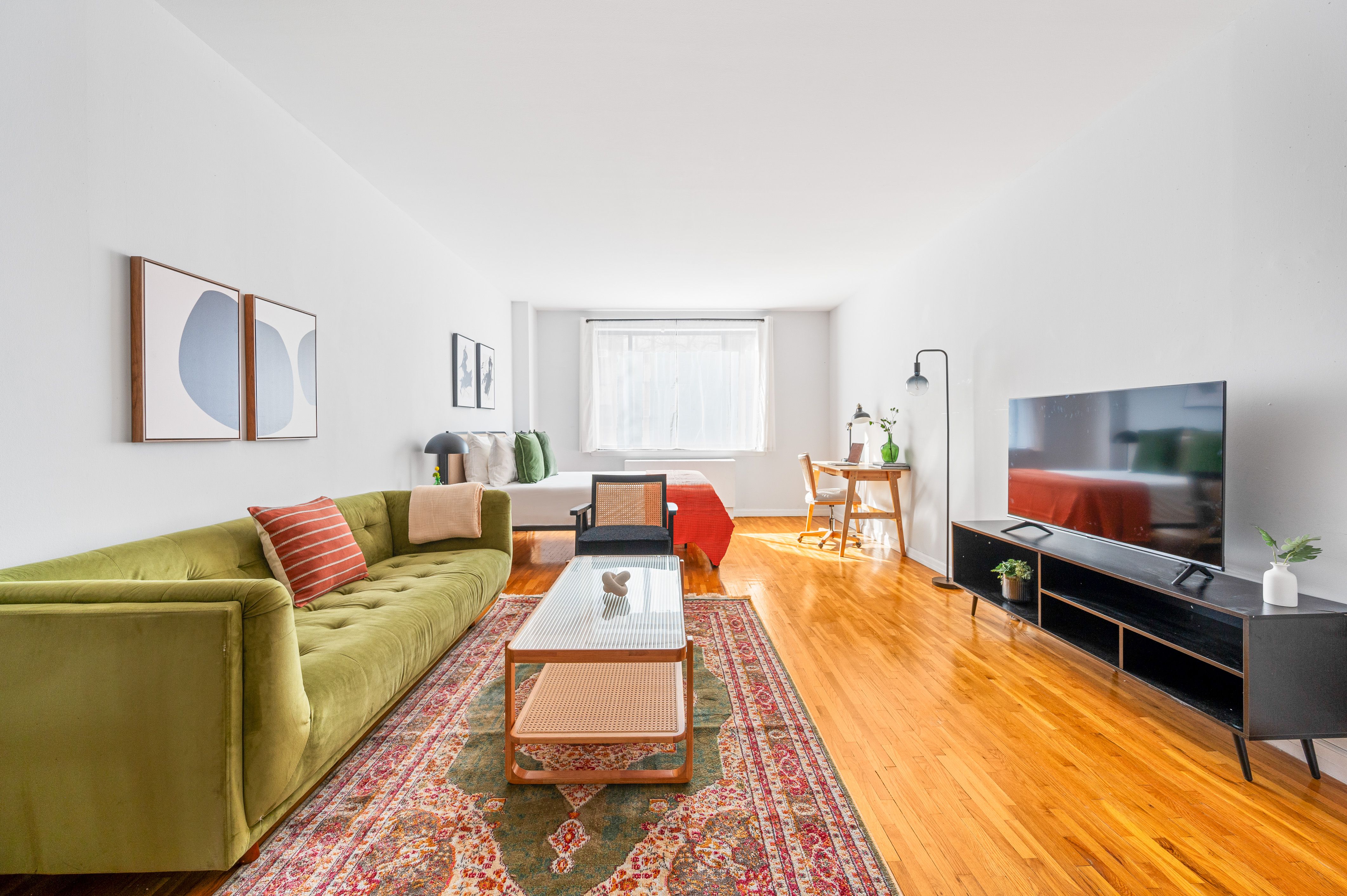 A bright Noomi home with a green sofa and living area